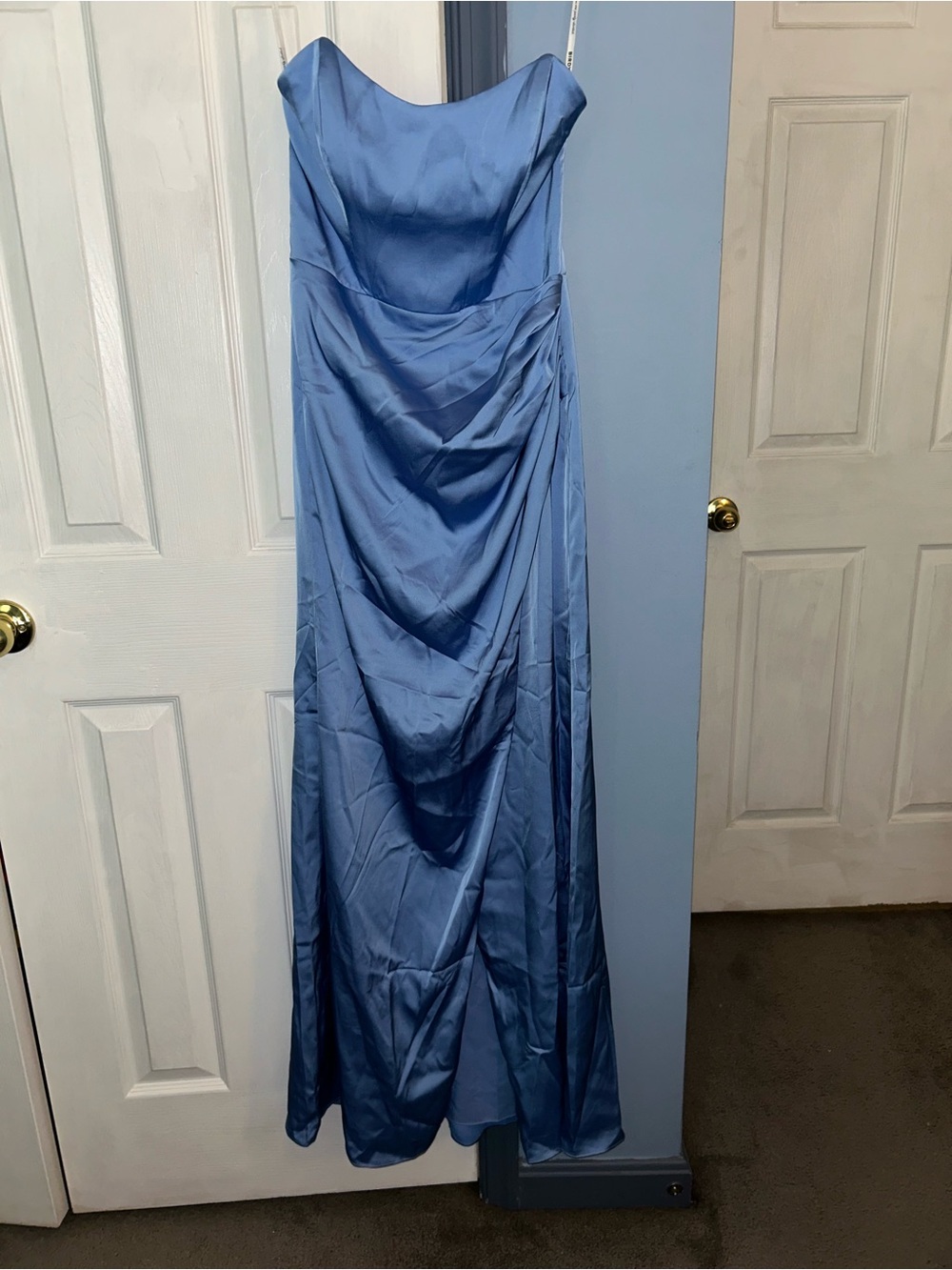 Never worn-Bridesmaid/evening gown dress. It comes with optional straps